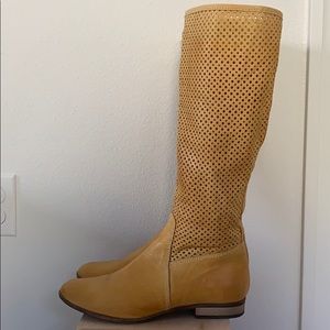 Below-the-knee leather boots